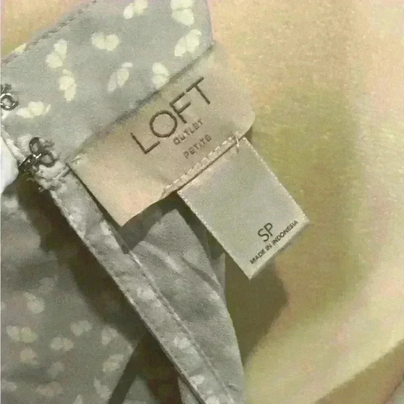 Loft Oulet sleeveless blouse size small - Picture 6 of 8